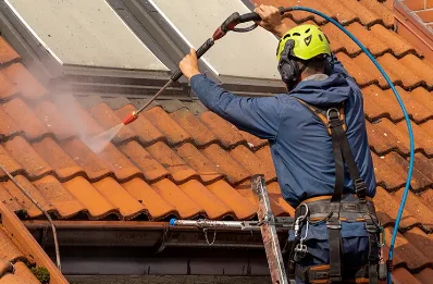 Démoussage et hydrofuge de toiture à Plouguerneau